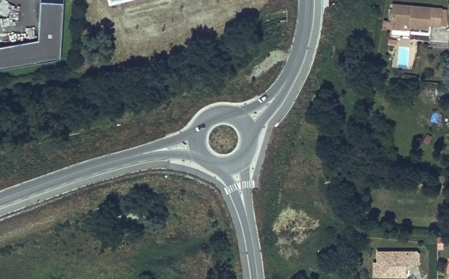 Vue aérienne du Rond-point anonyme n°1058675394