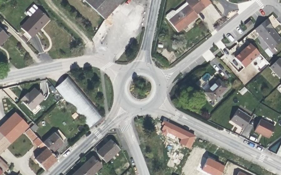 Vue aérienne du Rond-point anonyme n°105900427