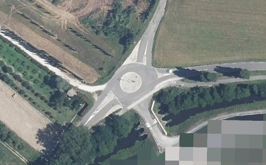 Vue aérienne du Rond-point anonyme n°105913509