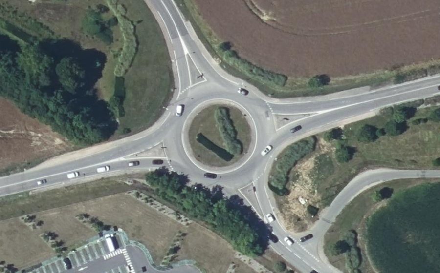 Vue aérienne du Rond-point anonyme n°105918993