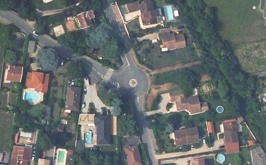 Vue aérienne du Rond-point anonyme n°1059583374