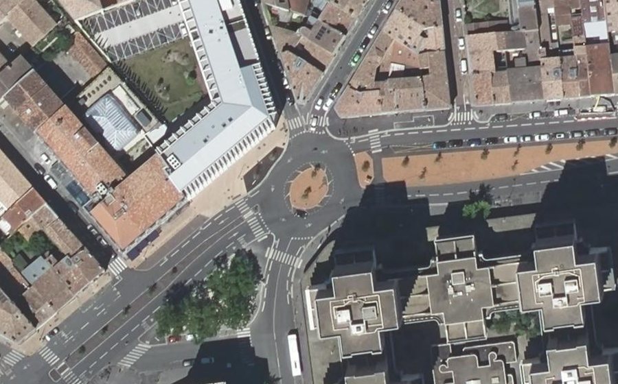 Vue aérienne du Rond-point anonyme n°1059951310
