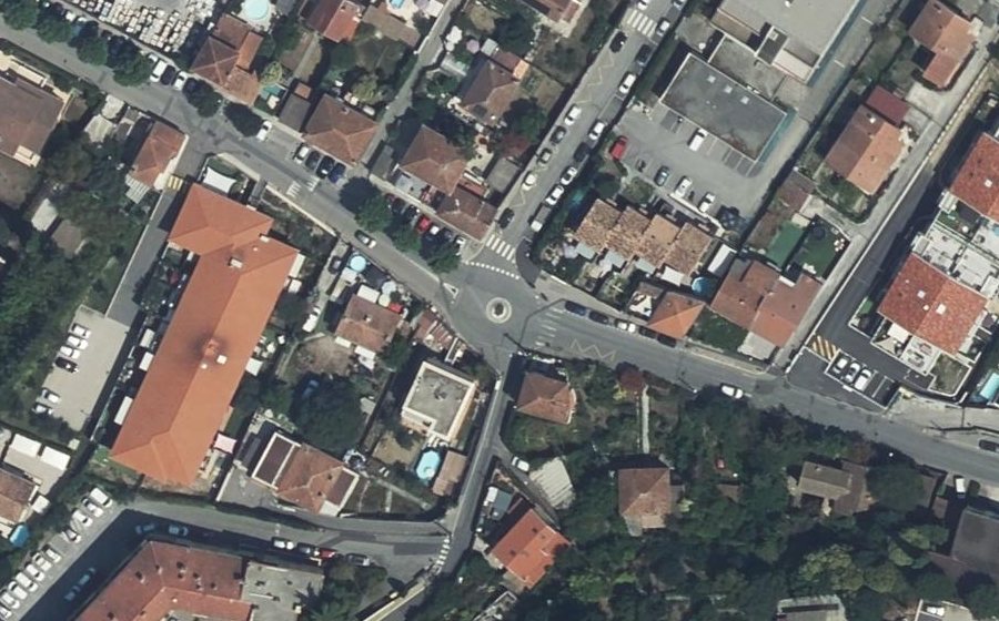 Vue aérienne du Rond-point anonyme n°1060041066