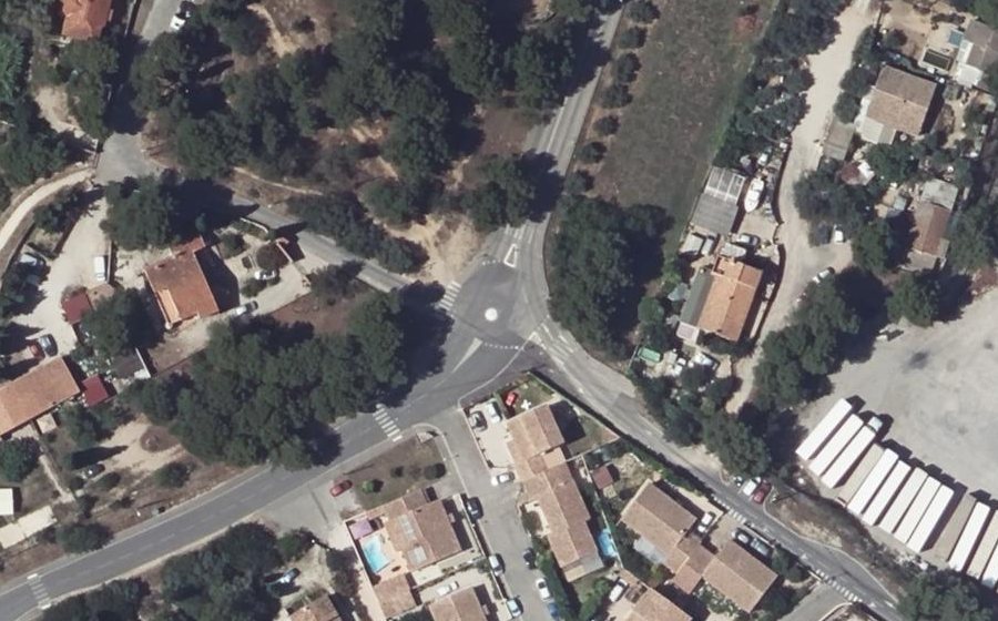Vue aérienne du Rond-point anonyme n°1060092933