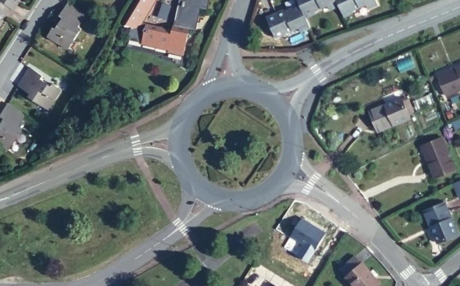 Vue aérienne du Rond-point anonyme n°106059481