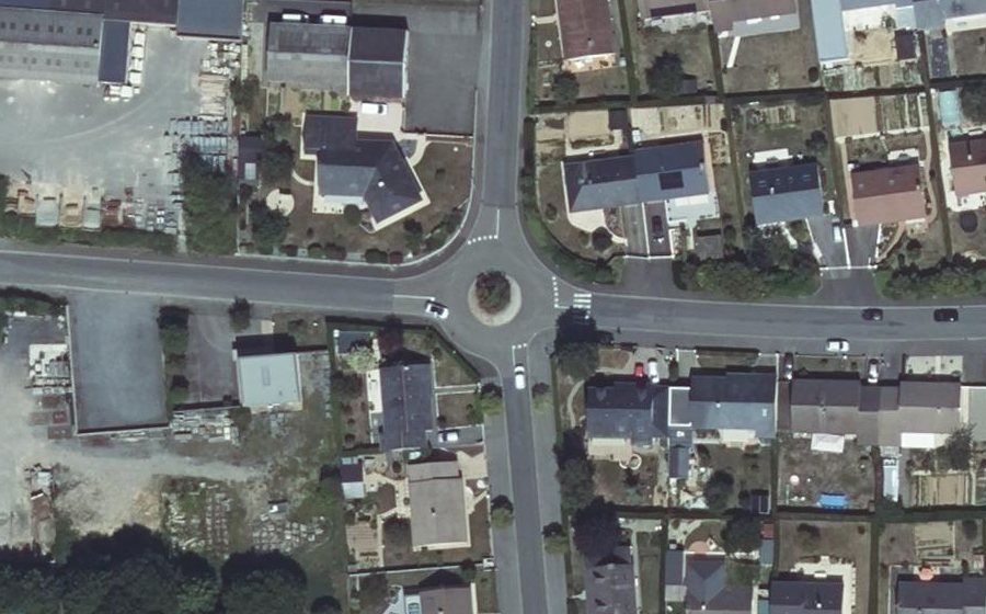 Vue aérienne du Rond-point anonyme n°106081063