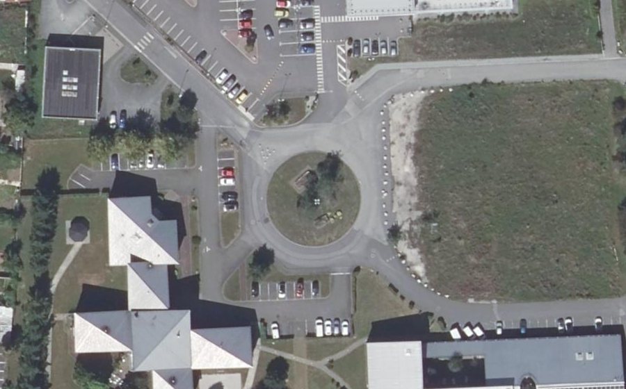Vue aérienne du Rond-point anonyme n°106106883