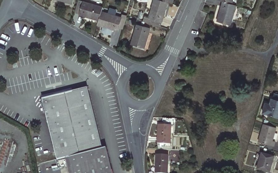 Vue aérienne du Rond-point anonyme n°106112636