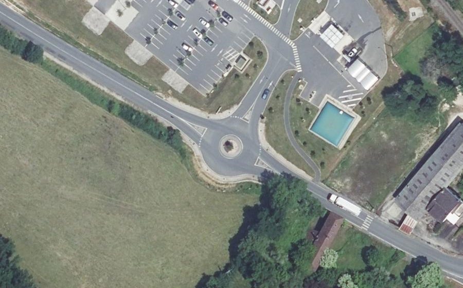 Vue aérienne du Rond-point anonyme n°1061337761