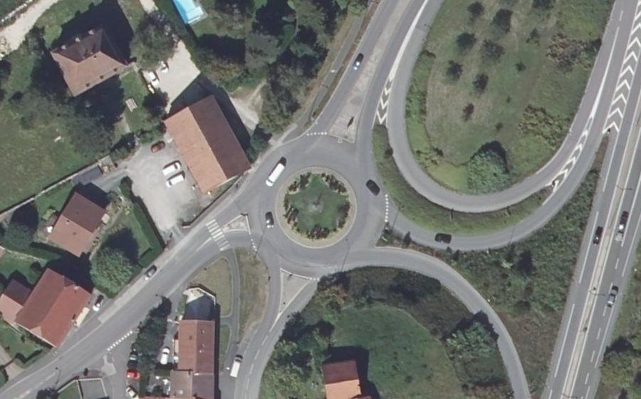 Vue aérienne du Rond-point anonyme n°106134536