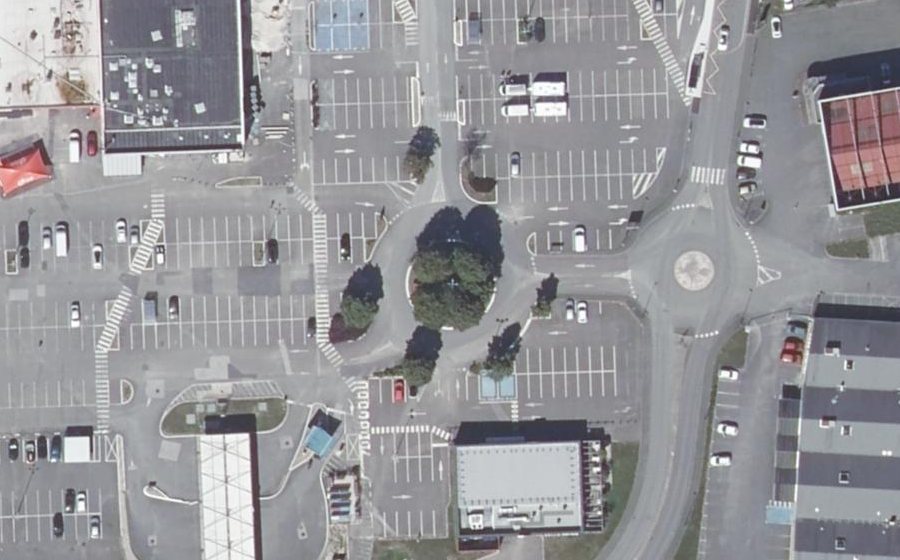 Vue aérienne du Rond-point anonyme n°106134703