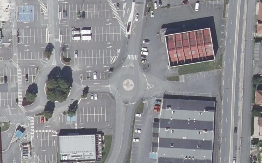 Vue aérienne du Rond-point anonyme n°106134974