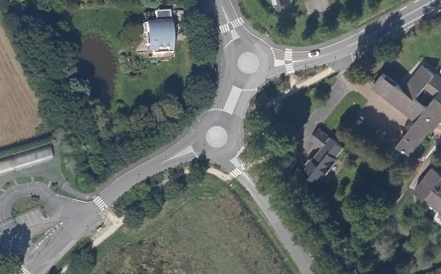 Vue aérienne du Rond-point anonyme n°1061383126