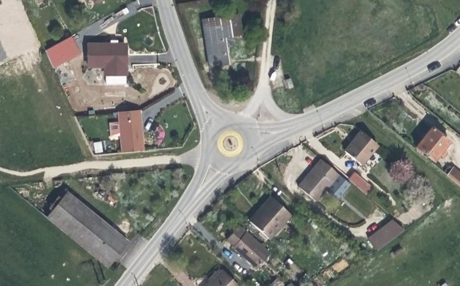Vue aérienne du Rond-point anonyme n°106188931