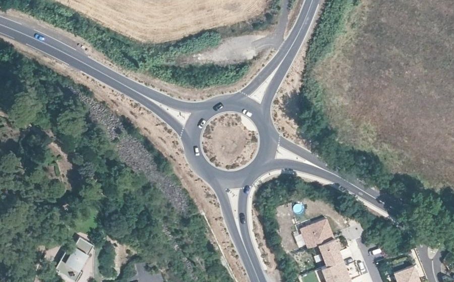 Vue aérienne du Rond-point anonyme n°1062677691