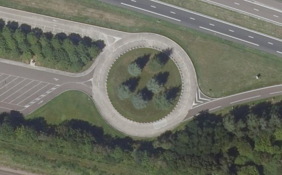 Vue aérienne du Rond-point anonyme n°106279546