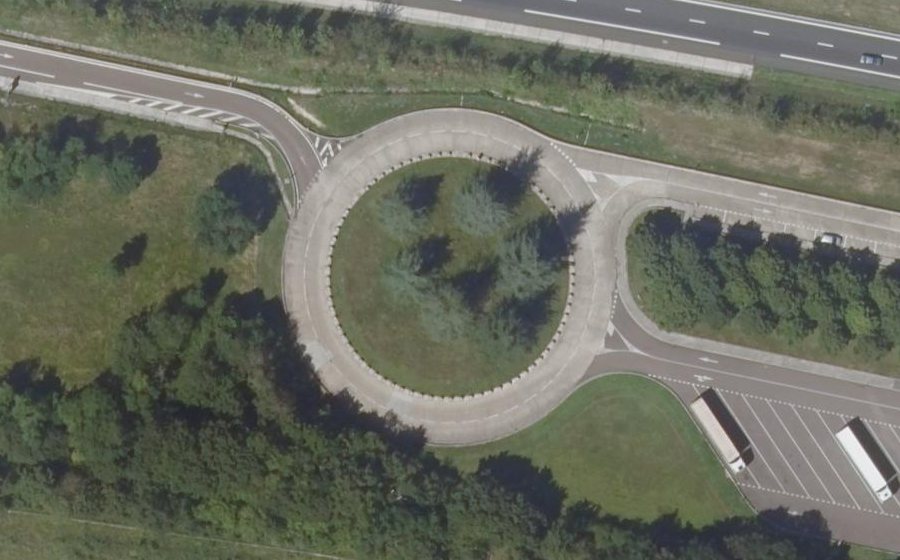 Vue aérienne du Rond-point anonyme n°106279583