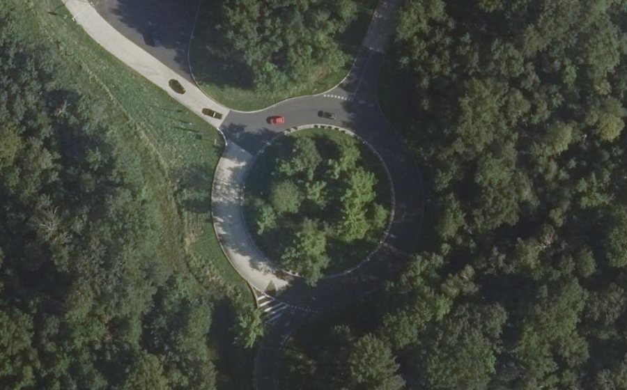 Vue aérienne du Rond-point anonyme n°106279585