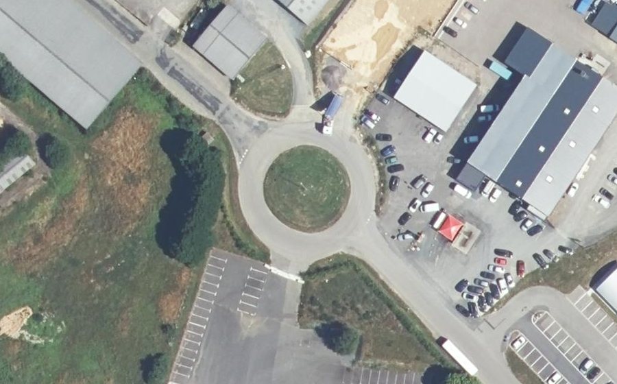 Vue aérienne du Rond-point anonyme n°106292330