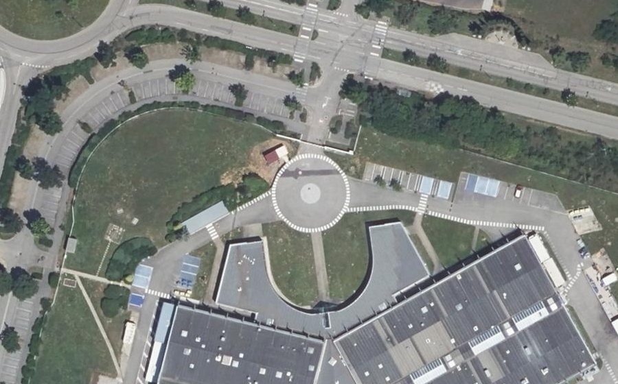 Vue aérienne du Rond-point anonyme n°106293645