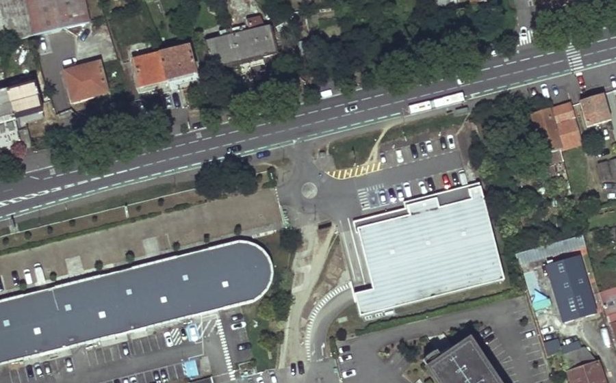 Vue aérienne du Rond-point anonyme n°106296316