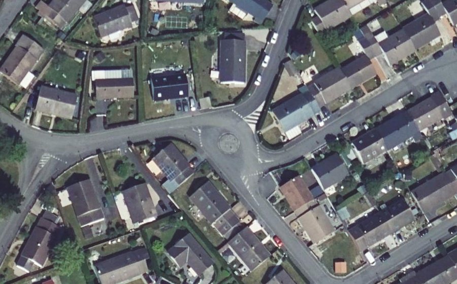 Vue aérienne du Rond-point anonyme n°1062998531