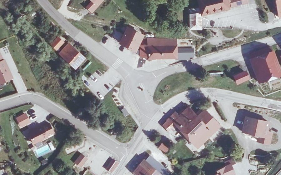 Vue aérienne du Rond-point anonyme n°1063054432