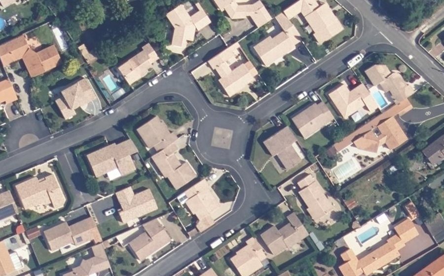 Vue aérienne du Rond-point anonyme n°1063127549