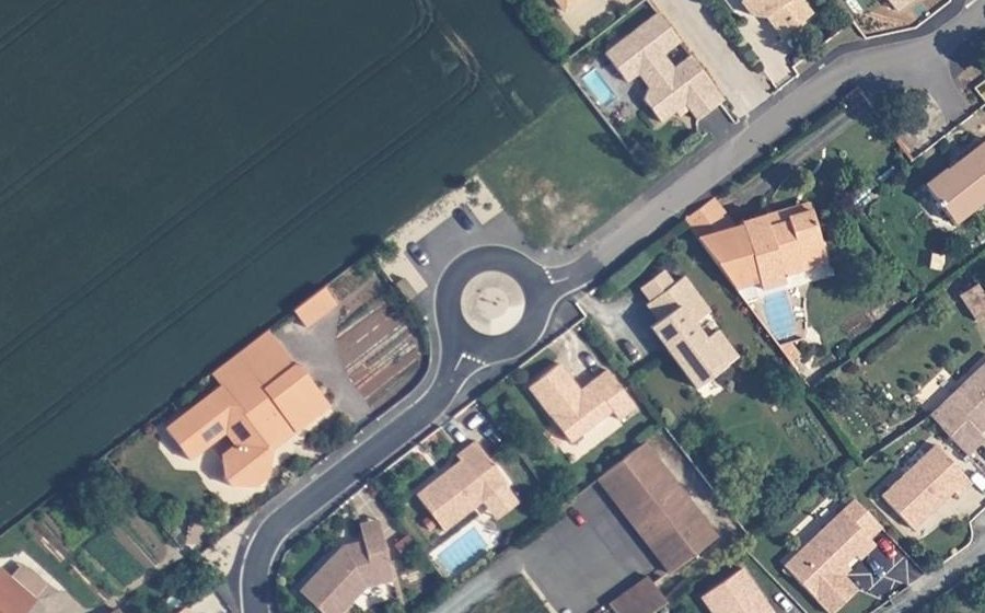 Vue aérienne du Rond-point anonyme n°1063127557