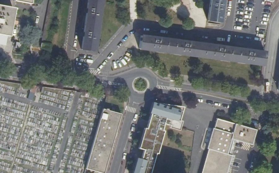 Vue aérienne du Rond-point anonyme n°106325001