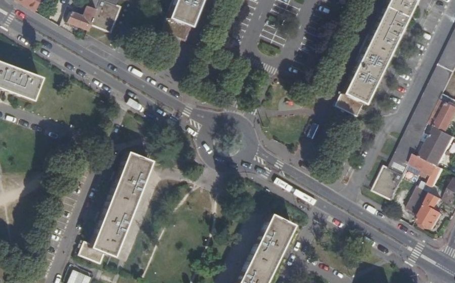 Vue aérienne du Rond-point anonyme n°106325027