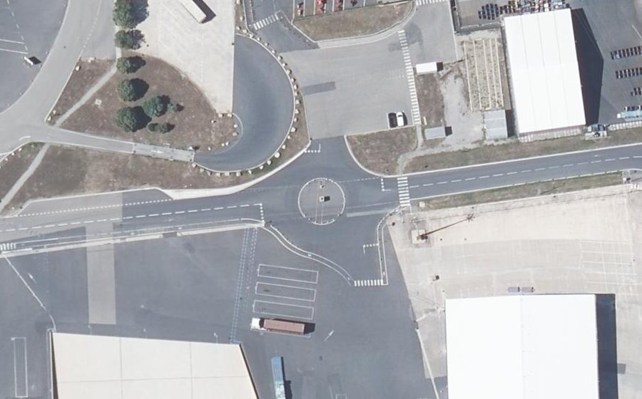 Vue aérienne du Rond-point anonyme n°1064002060