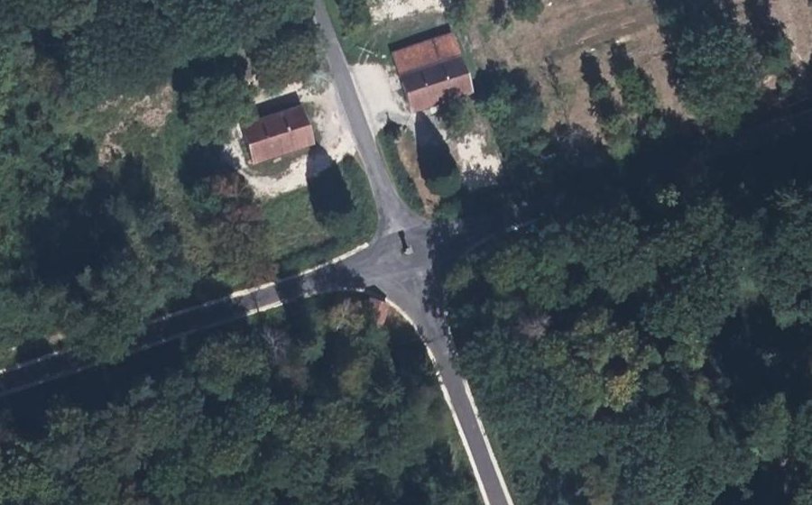 Vue aérienne du Rond-point anonyme n°1064057963