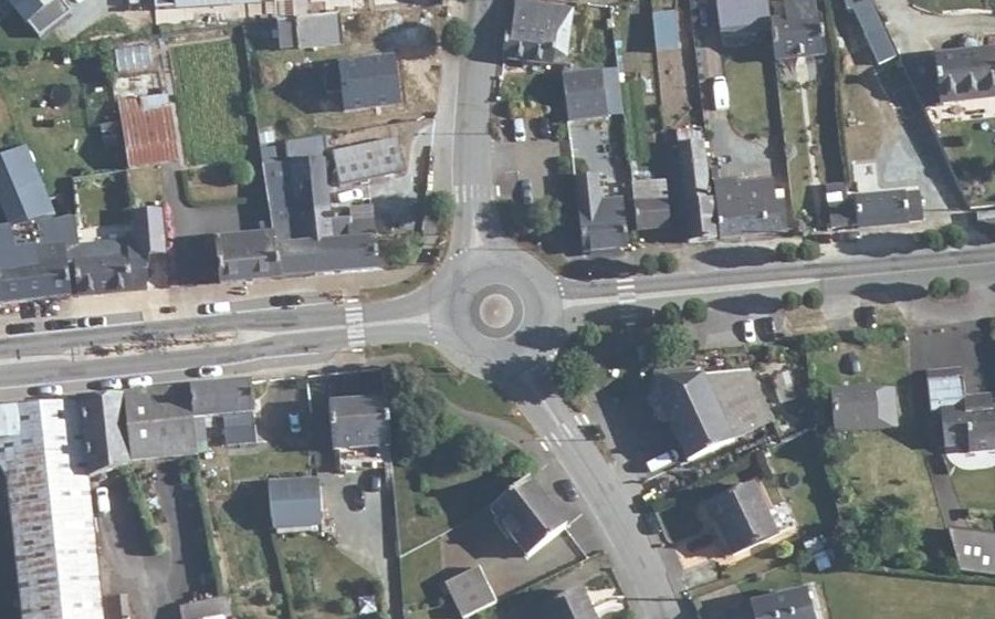 Vue aérienne du Rond-point anonyme n°1064299118