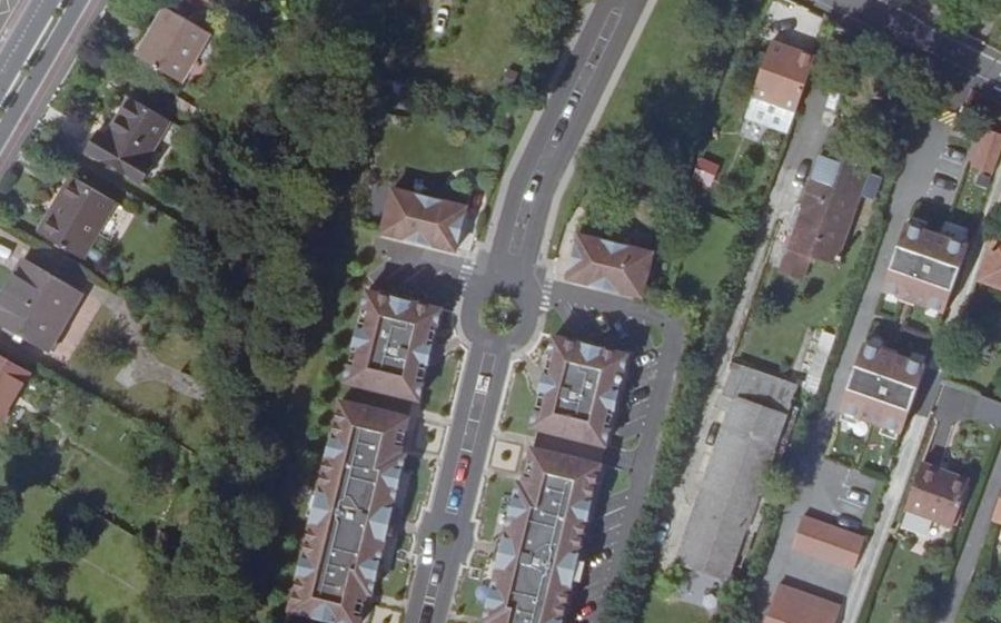 Vue aérienne du Rond-point anonyme n°1064378877