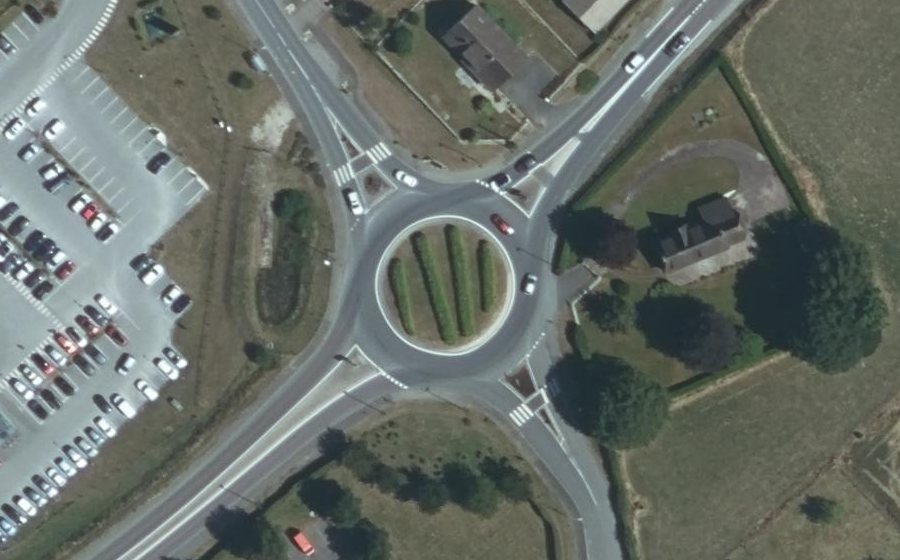 Vue aérienne du Rond-point anonyme n°106449790
