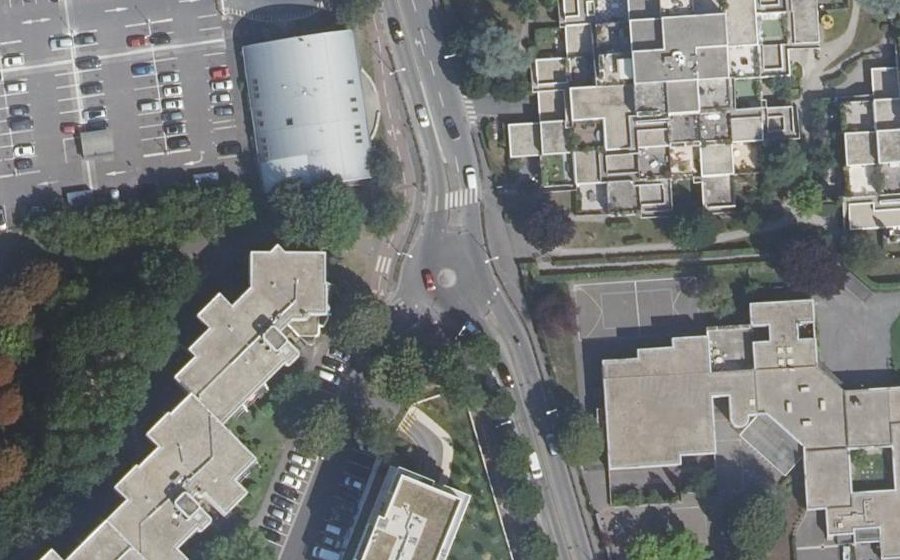Vue aérienne du Rond-point anonyme n°1064525370