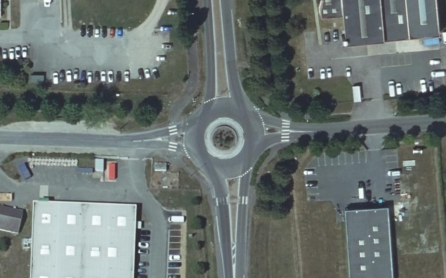 Vue aérienne du Rond-point anonyme n°106463971