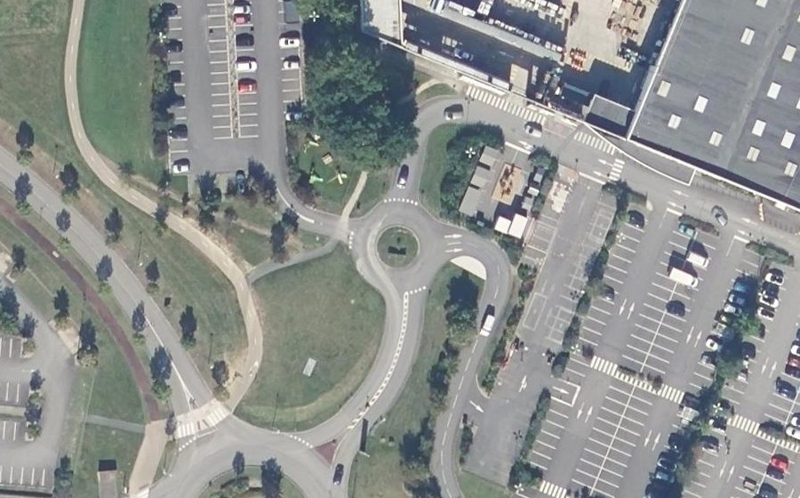 Vue aérienne du Rond-point anonyme n°10648019
