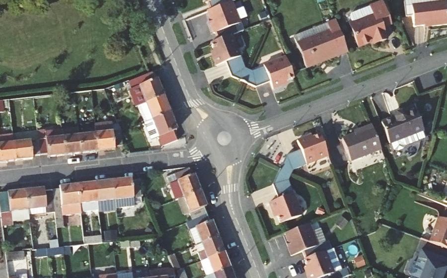 Vue aérienne du Rond-point anonyme n°106503869