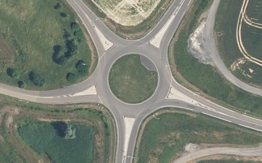 Vue aérienne du Rond-point anonyme n°106504148