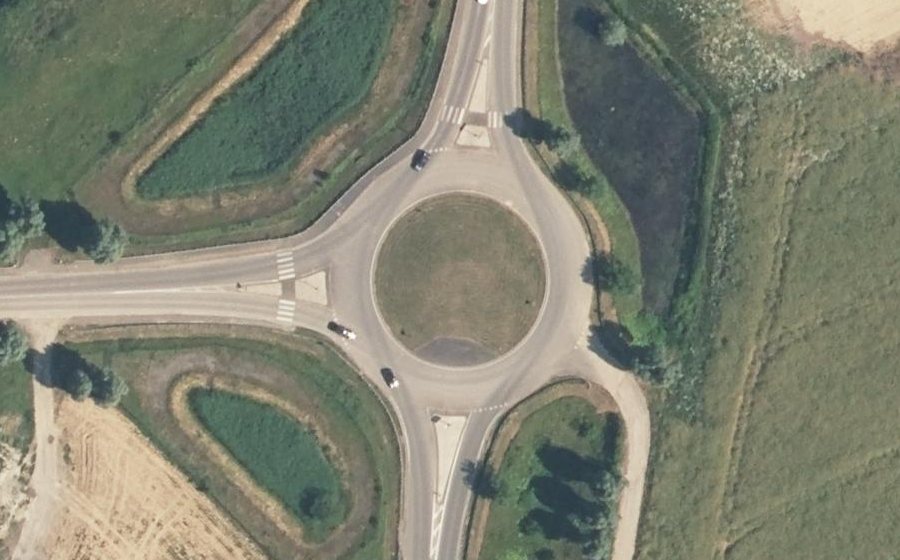 Vue aérienne du Rond-point anonyme n°106504153