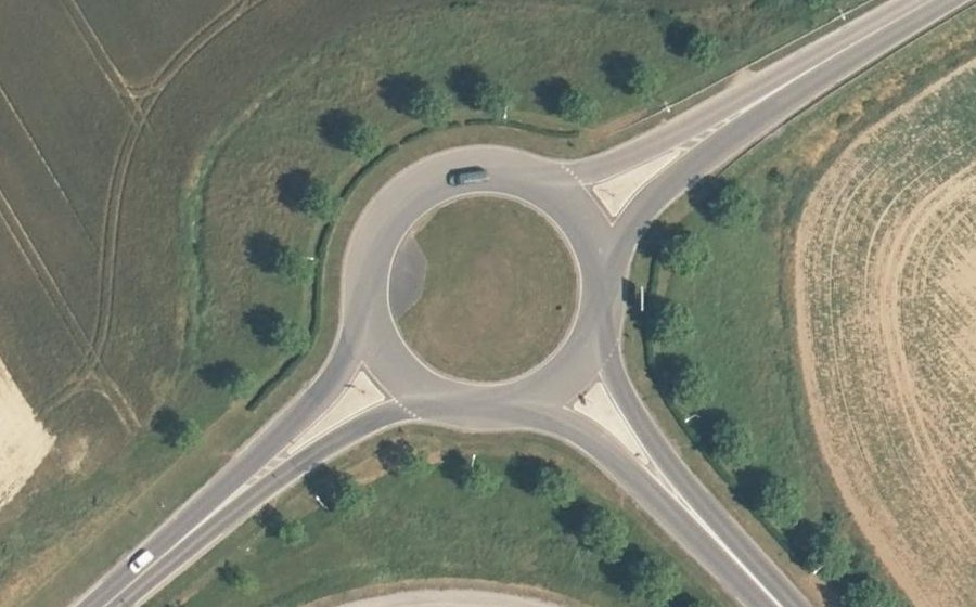 Vue aérienne du Rond-point anonyme n°106505237