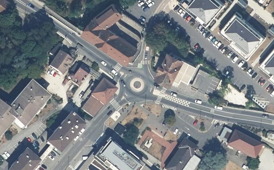 Vue aérienne du Rond-point anonyme n°1065052587