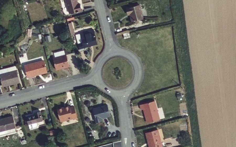 Vue aérienne du Rond-point anonyme n°106506763