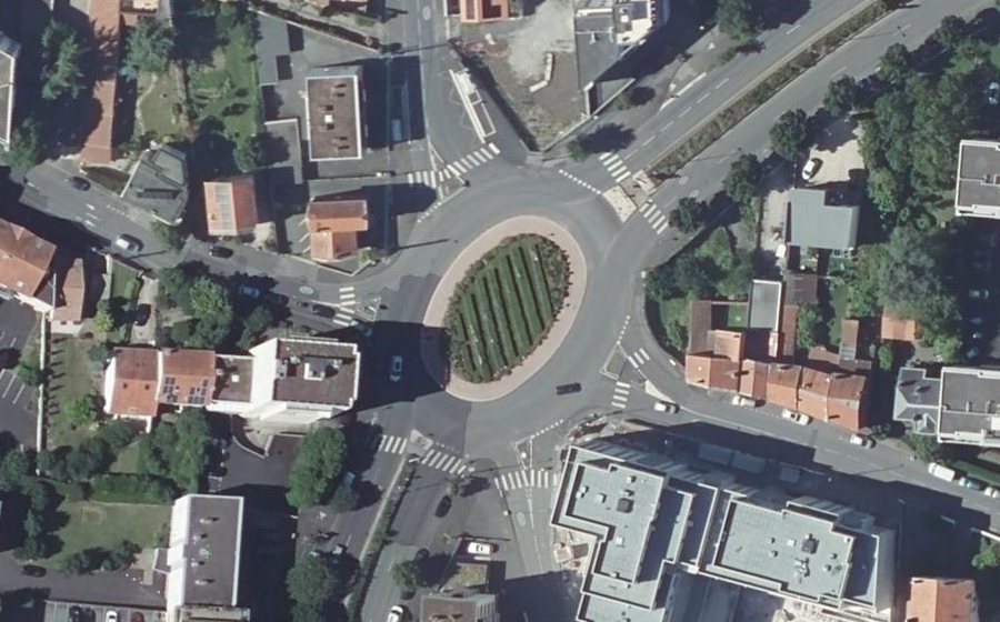 Vue aérienne du Rond-point anonyme n°106506967
