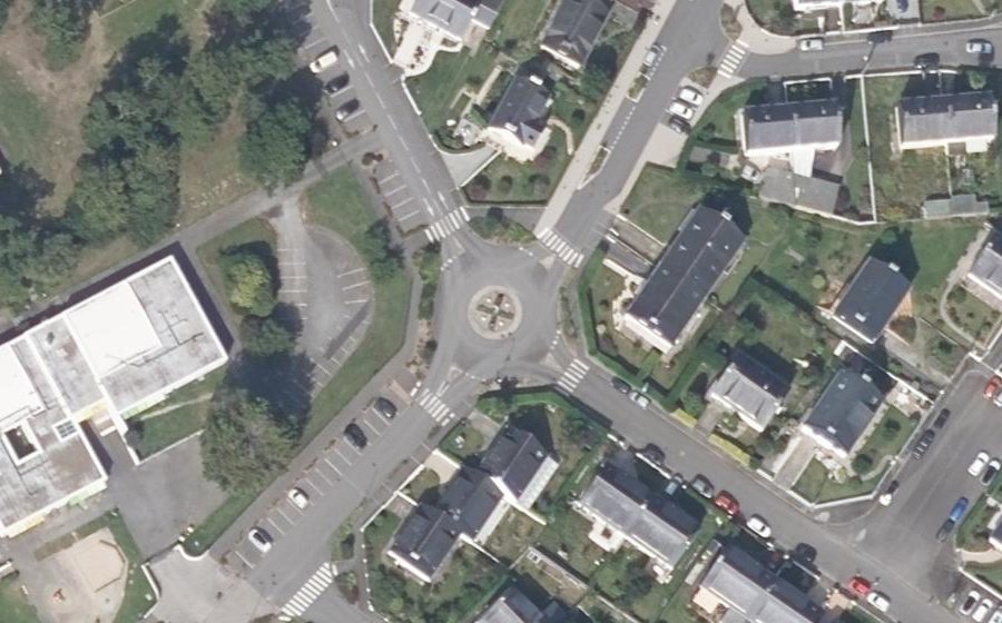 Vue aérienne du Rond-point anonyme n°106512210