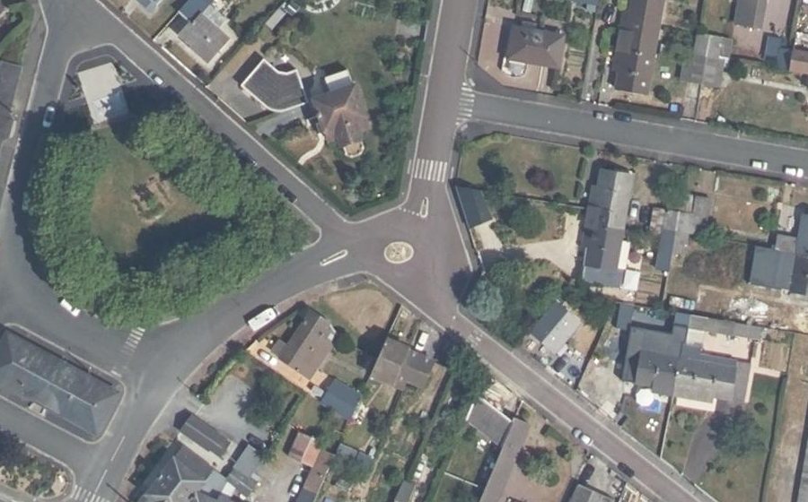 Vue aérienne du Rond-point anonyme n°106537878