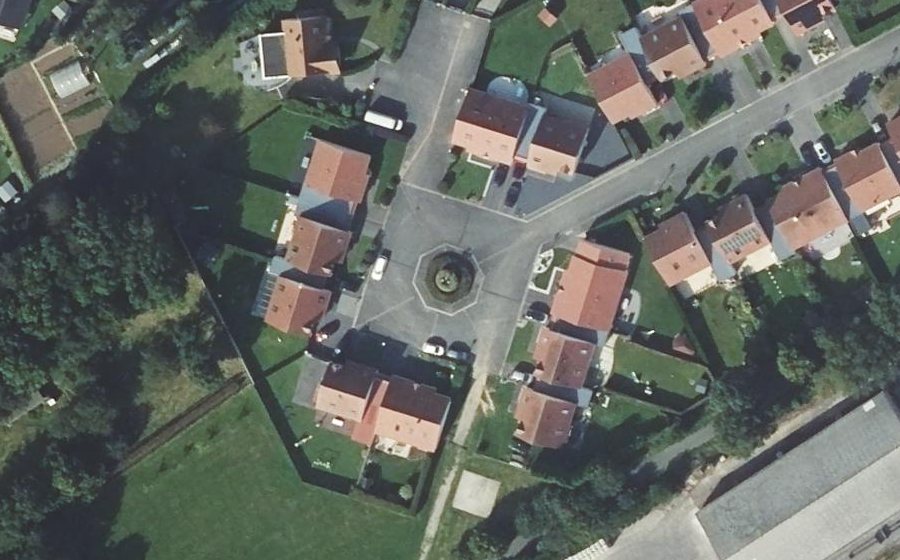 Vue aérienne du Rond-point anonyme n°106554849