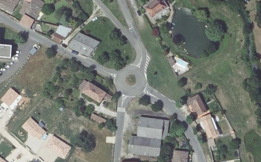 Vue aérienne du Rond-point anonyme n°1065569030
